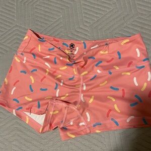 Doughnuts & Deadlifts athletic shorts - pink doughnut